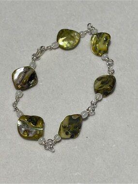 Green Mother of Pearl Bracelet with Cream Accent Beads